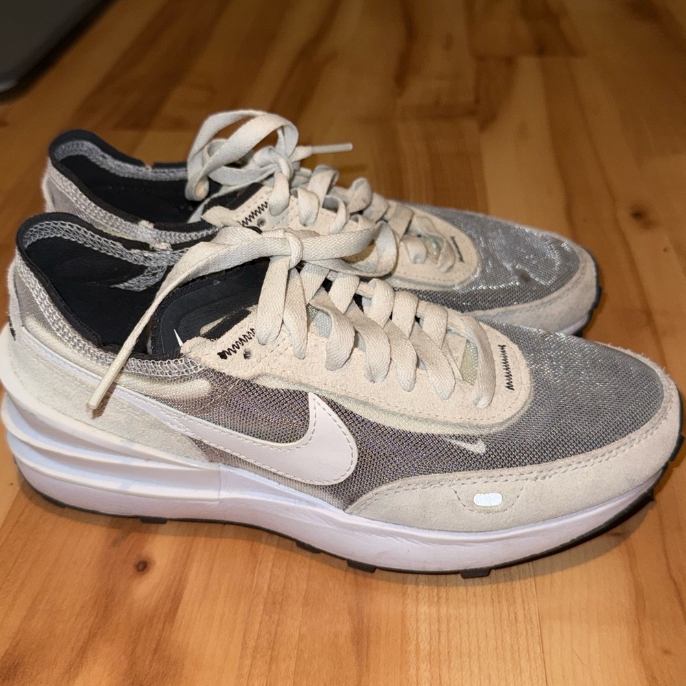 Nike White and Black Sneakers